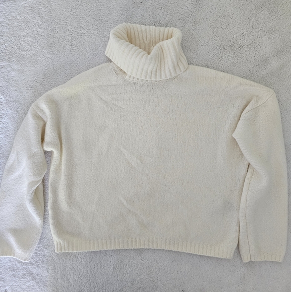 Abercrombie Wedge Turtleneck Sweater - Picture 2 of 5